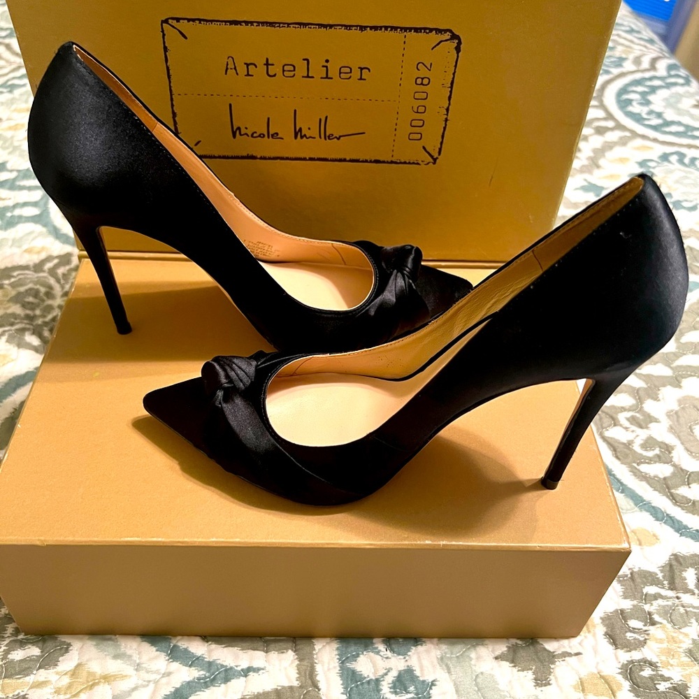 Sexy Black Stilettos to show of those beautiful legs at your next cocktail party